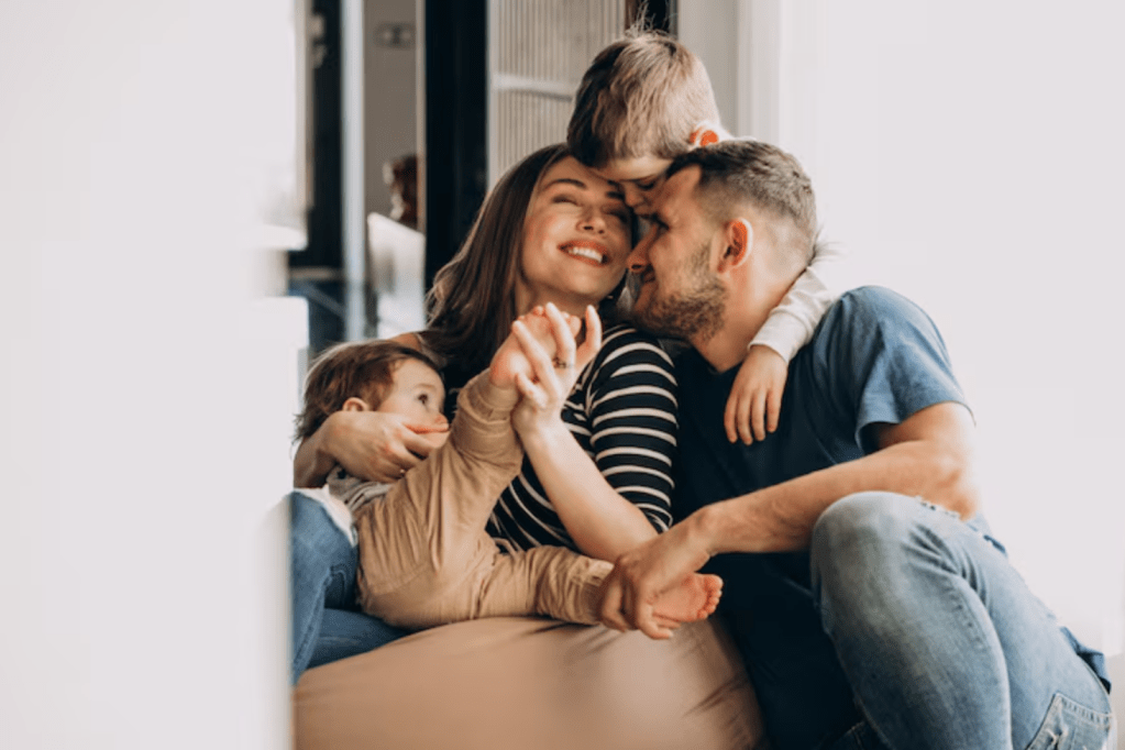 El favoritismo parental existe: cómo la psicología lo explica y qué&nbsp;hacer