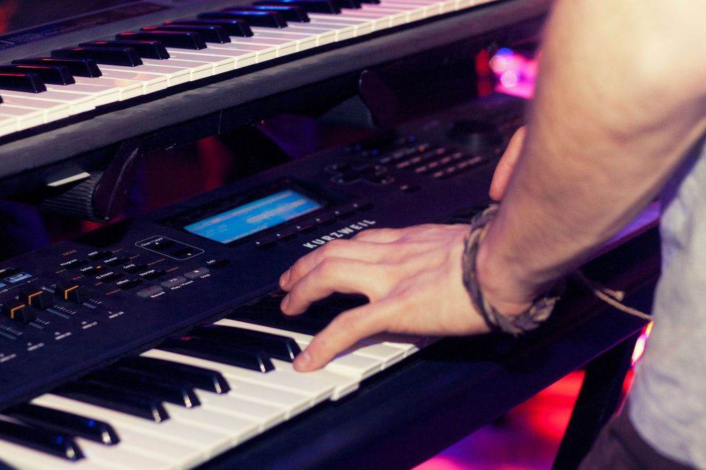 Con piano, una compositora argentina en Miami acompaña los&nbsp;goles