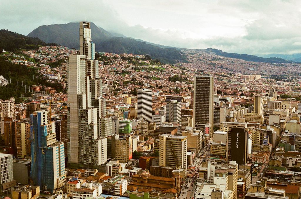 Colombia bajo el temblor: registro visual del sismo de magnitud&nbsp;7,4